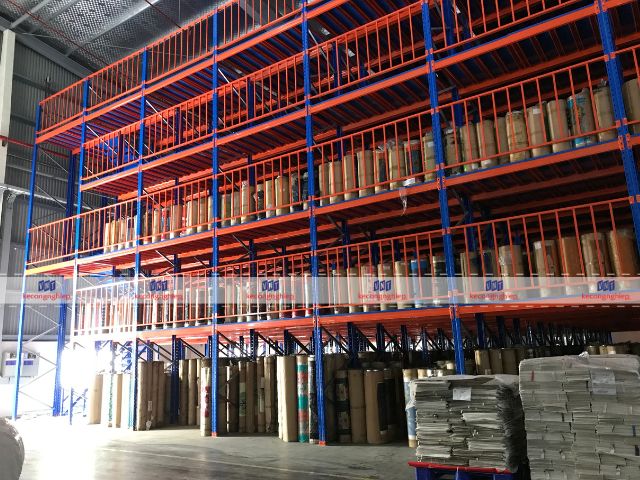 Lắp đặt kệ sàn giúp tăng diện tích sử dụng trong kho vải lên 3-4 lần Lắp đặt kệ sàn giúp tăng diện tích sử dụng trong kho vải lên 3-4 lần
