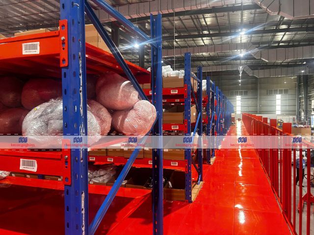 Mezzanine floor kết hợp kệ trung tải chứa hàng trong kho thương mại điện tử Mezzanine floor kết hợp kệ trung tải chứa hàng trong kho thương mại điện tử